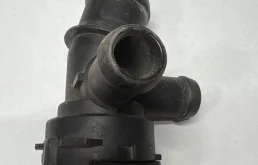 Фланец системы охлаждения Volkswagen 4F0122293A