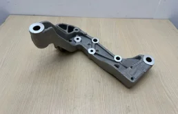 КРОНШТЕЙН ПОДРАМНИКА И РЫЧАГА Volkswagen 1K0199295E, передний левый