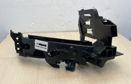 Кронштейн крепления фары Audi 8R0805608B, передний правый