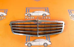 Решетка радиатора Mercedes-Benz