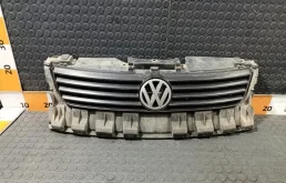 Решетка радиатора Volkswagen Passat 1998 3B0853653F B5 ADR