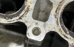 [Б/У] ГБЦ левая Audi A4 B7, A6 C6,4F 2004-2011 - обломана шпилька на впуске, без клапанов, 4-6 цилиндры [Незначительные дефекты] VAG 06C103067Q