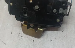 [Б/У] Замок двери задней левой Audi VAG 4B0839015G