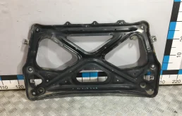 [Б/У] Распорка подрамника Audi A6 A7 A8 VAG 4H0399345Q