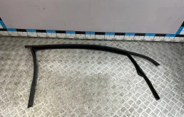 [Б/У] Уплотнитель стекла двери перед правый VAG 5K4837432C5AP
