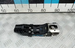 [Б/У] Кронштейн ручки передней водительской VAG 5L0837885B