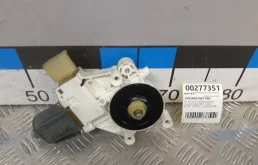[Б/У] Моторчик стеклоподъемника передний левый BMW 1-серия E87/E81 2004-2011, 3-серия E90/E91 2005-2 BMW 67626927027