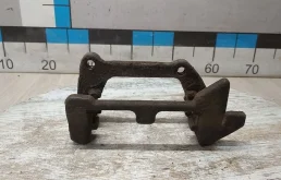 [Б/У] Скоба суппорта заднего левого Audi - диск 300х12 [ХОРОШЕЕ] VAG 8K0615425C