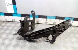 [Б/У] Кронштейн фары левый VAG 8K0805607C