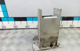 [Б/У] Кронштейн переднего усилителя левый VAG 8K0807133D