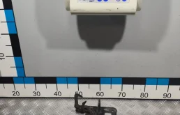 [Б/У] Крючок капота VAG 8T0823480