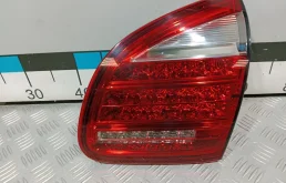 [Б/У] Фонарь задний внутренний правый PORSCHE 95863109402