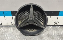 [Б/У] Кронштейн решетки радиатора Mercedes MERCEDES BENZ A0008880060