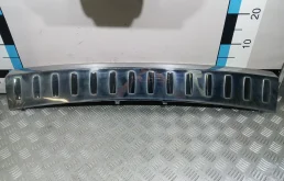 [Б/У] Накладка заднего бампера Mercedes W166 ML/GLE - Царапины ,трещины на хроме в правой части [Незначительные дефекты] MERCEDES BENZ A1668852174