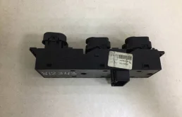 Блок управления стеклоподъемниками для Hyundai Solaris 2014 года на фотографиях