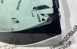 Лобовое (ветровое) стекло для Toyota RAV4 на фотографиях