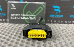Фишка моторчика стеклоподъемника передней левой двери. Kia Ceed II JD (2012–2018) Хэтчбек Красный 82450A2010