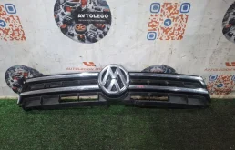 Решетка радиатора VW Touareg 2011 7P6853651AZLL NF CRCA