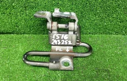 Петля двери VOLKSWAGEN GOLF 5/5+/6 2004- передняя левая нижняя чёрная б/у GOLF 5(2004-2009);GOLF 5+(2005-2014);JETTA 5(2005-2009)
