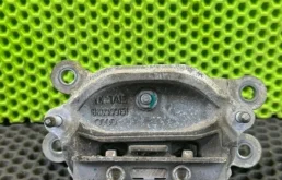 Опора кпп Audi A4 2008