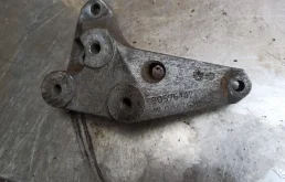 Кронштейн МКПП крепление 90575142 Opel Astra H (2004—2007)