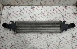 Интеркулер Mercedes E A2045000200 W212 OM651