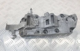 Кронштейн генератора BMW X5 F15 2014 дизель 3.0  АКПП внедорожник