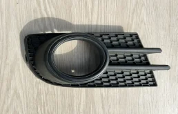 Решетка в бампер Volkswagen Tiguan 5N0853666E9B9 5N, передняя правая