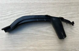 Направляющая бампера Volkswagen Jetta 1K0807889B 1K, передняя левая