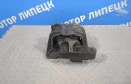 Подушка двигателя Volkswagen Passat B6