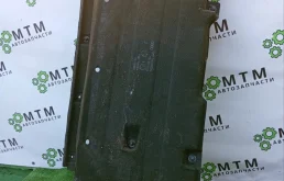Защита днища кузова Audi Q3 2012 8U0825207 8U CCZ