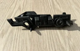 Направляющая бампера Audi A4 8K0807283 8K, передняя левая