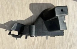 Направляющая бампера Audi Q5 8R0807284C 8R, передняя правая