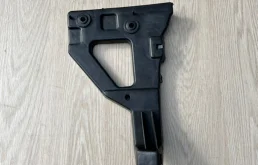 Направляющая бампера Audi A6 4F0807228 4F, передняя правая
