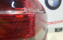 Фонарь внешний правый для Mercedes-Benz M class 2005 года на фотографиях