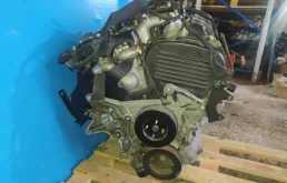 Двигатель без навесного для Mitsubishi Pajero 2003 года на фотографиях