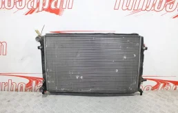 Радиатор охлаждения Volkswagen Jetta 5 Golf 5 2.0л