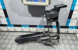 [Б/У] Кронштейн фары правый BMW 51647210500