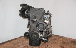 Двигатель без навесного для Hyundai Lantra на фотографиях