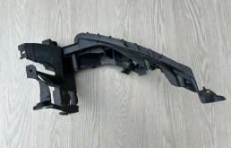 Направляющая бампера Audi A4 8K0805608B 8K, передняя правая