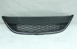 Решетка в бампер в сборе новая Opel Astra J