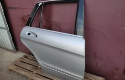 Дверь задняя правая Mercedes-Benz