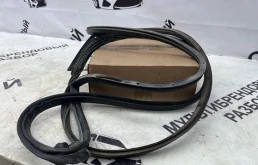 Уплотнительная резинка двери Toyota Corolla 6786202270 180, передняя левая