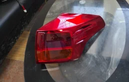 Фонарь внешний правый для Toyota RAV4 на фотографиях