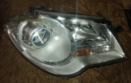 Фары для Volkswagen Touran 2010 года на фотографиях