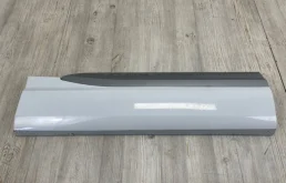 Стекло двери заднее правое для Audi Q7 2015 года на фотографиях