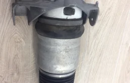 Пневмостойка передняя правая для Audi Q7 на фотографиях