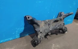 Подрамник двигателя для Mitsubishi Outlander на фотографиях