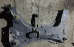 Подрамник двигателя для Nissan Tiida на фотографиях