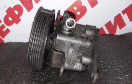 Двигатель без навесного для Nissan X-Trail 2002 года на фотографиях